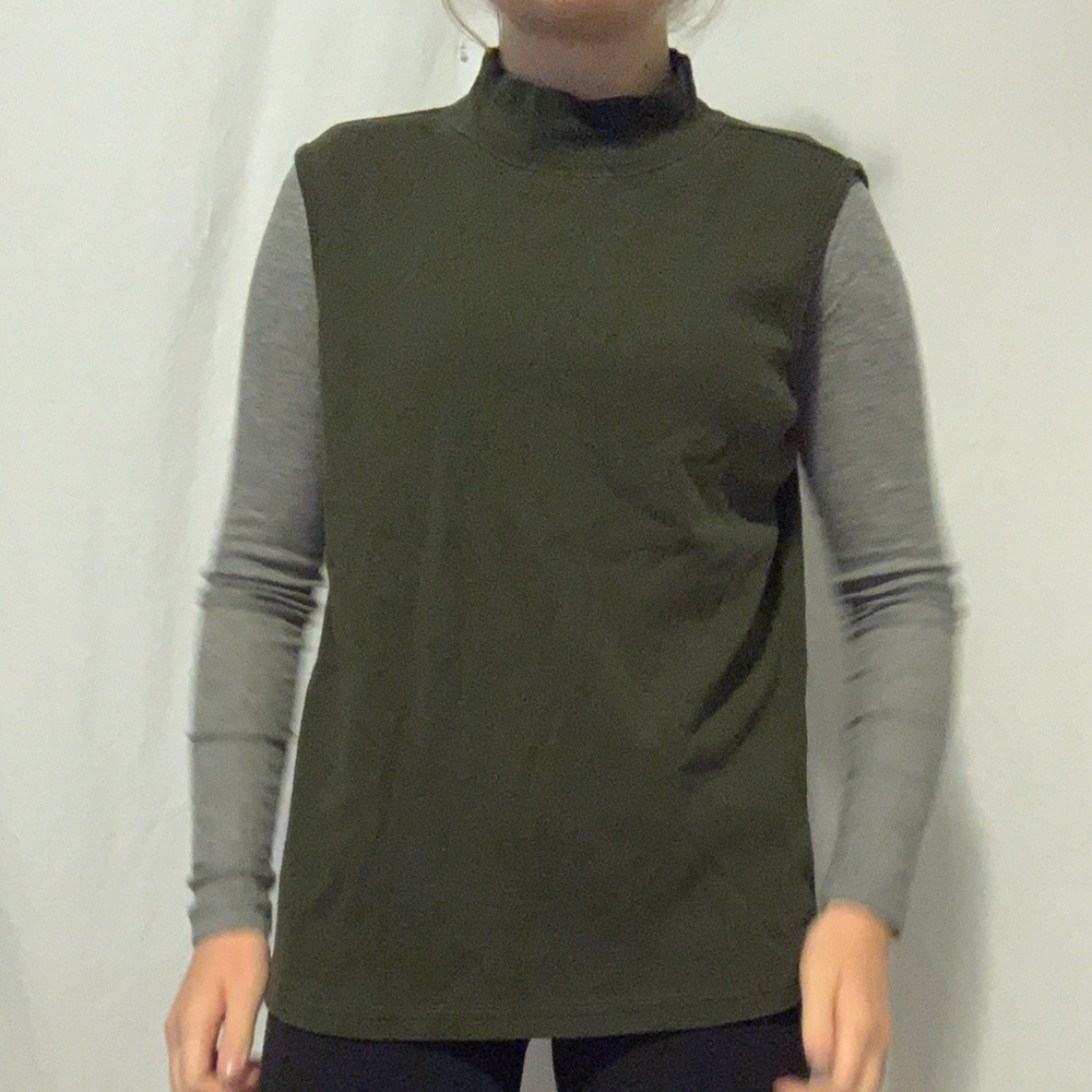 Turtleneck sleeveless top